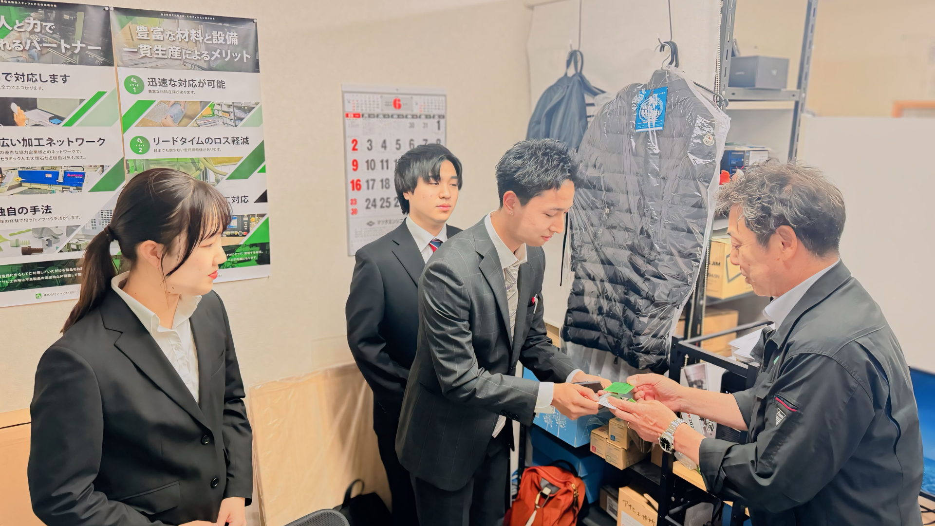 学生である私達とも丁寧に名刺交換していただきました。