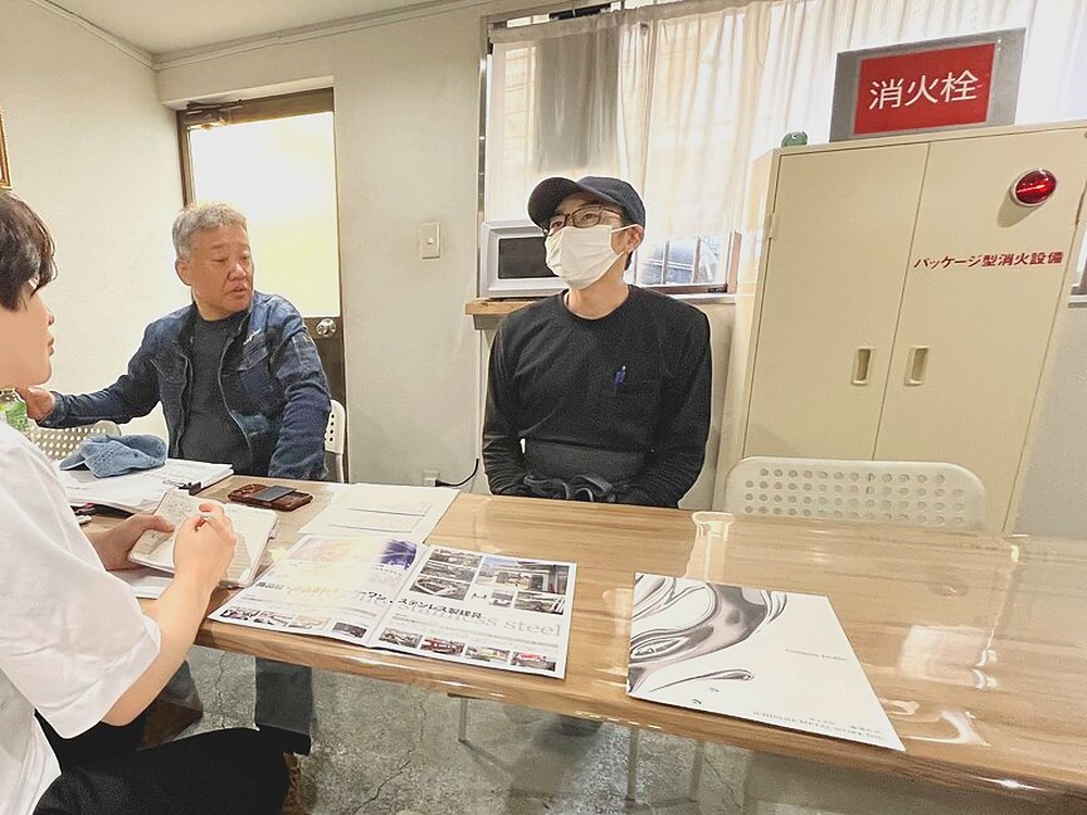 機械科・難波さんへのインタビューの様子