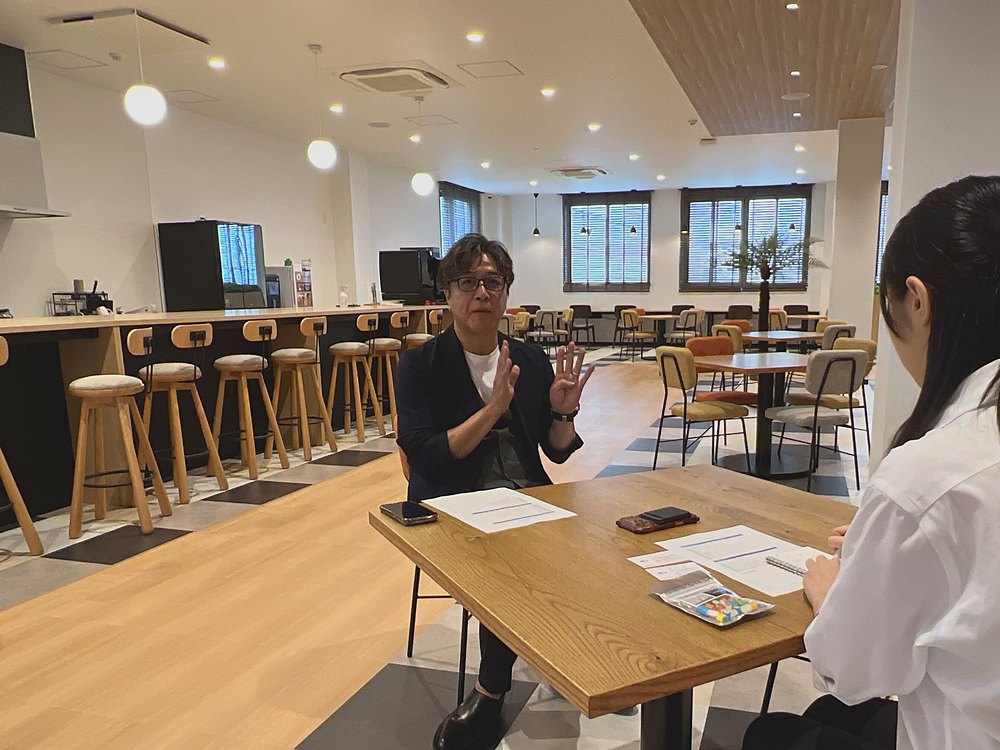 田坪勝社長へのインタビューの様子