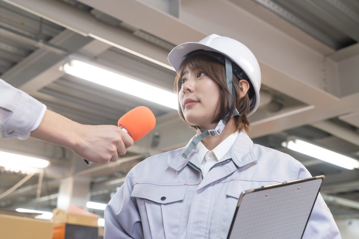 現場で働く方への取材の様子